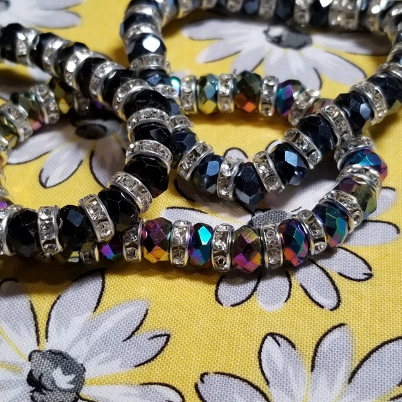 A rhinestone beaded bracelet - Picture 4 of 6